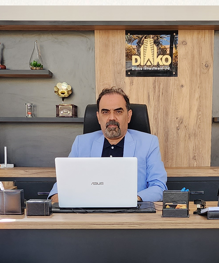 مهندس طاووسی مدیر دفتر مرکزی کمپانی دیاکو در ایران
